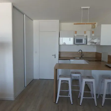 Des Minimes Ponant 6 Vue Λα Ροσέλ